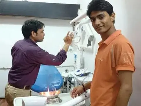 Dr. Bhuwanesh Sharma Gwalior (Dentist)