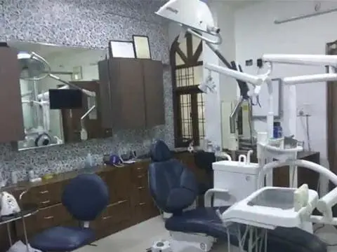 Dr. amit ananad lucknow (Dentist)