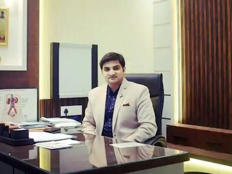Dr. Niket Jain Jhansi (Nephrologist)
